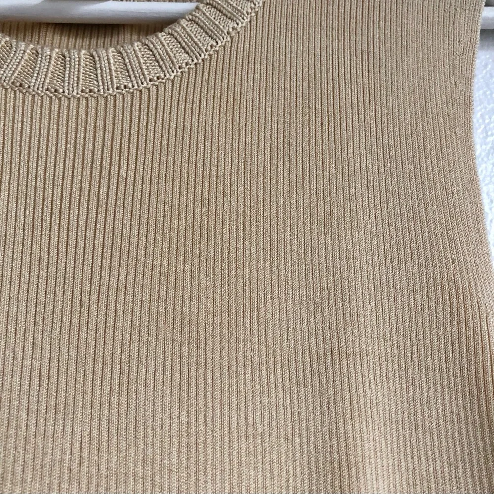 J. Crew Beige Silk Blend Knit Sweater Tank Top Size Medium Minimalist Classic